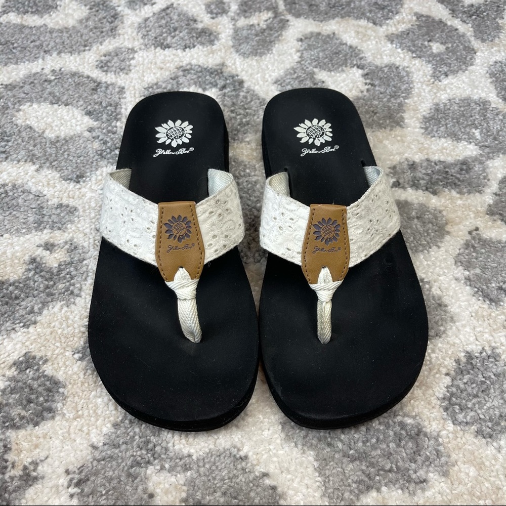 Yellow Box off white eyelet lace flip flops size 9